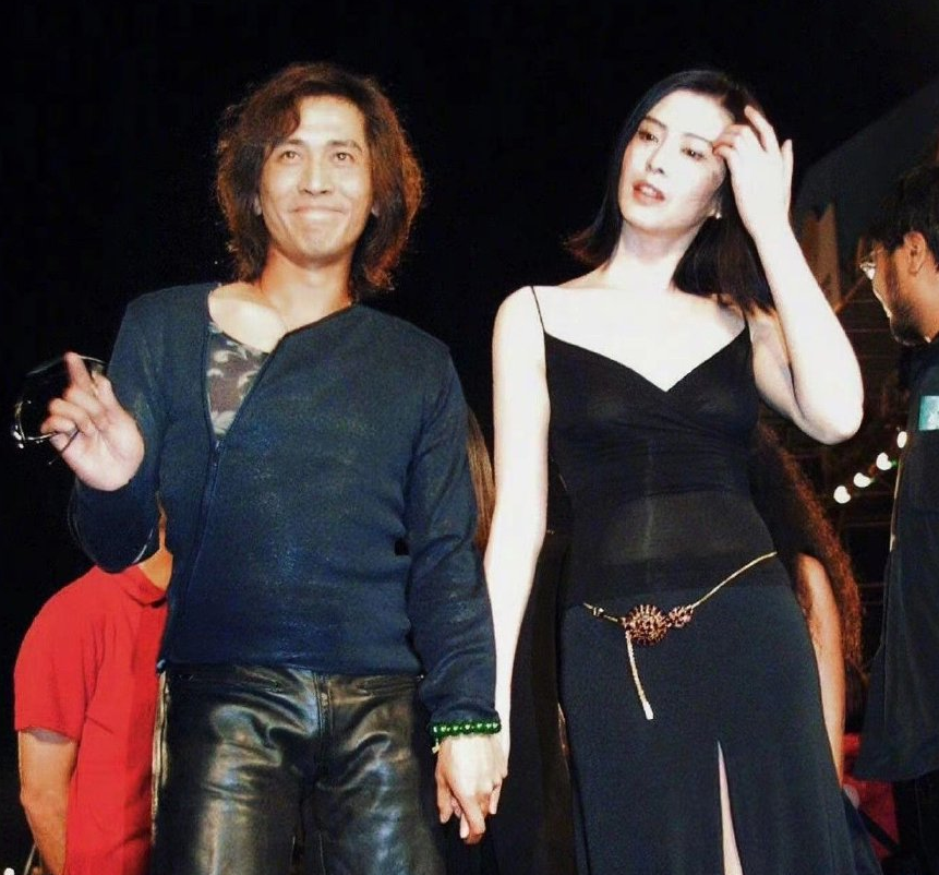 王祖贤齐秦合照被考古,那年周杰伦拿最佳专辑,孙燕姿拿最佳新人