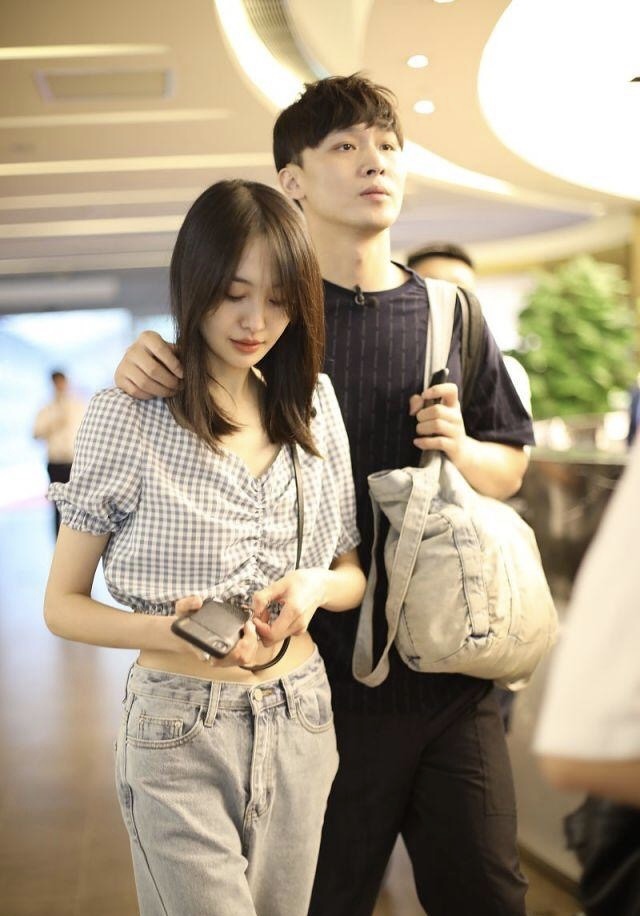 郑爽败诉!抚养权归前男友张恒,法院:孩子不认识郑爽