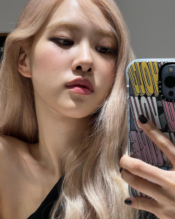 ros07[超话]#78#朴彩英自拍#【朴彩英消息】211225@roses_are