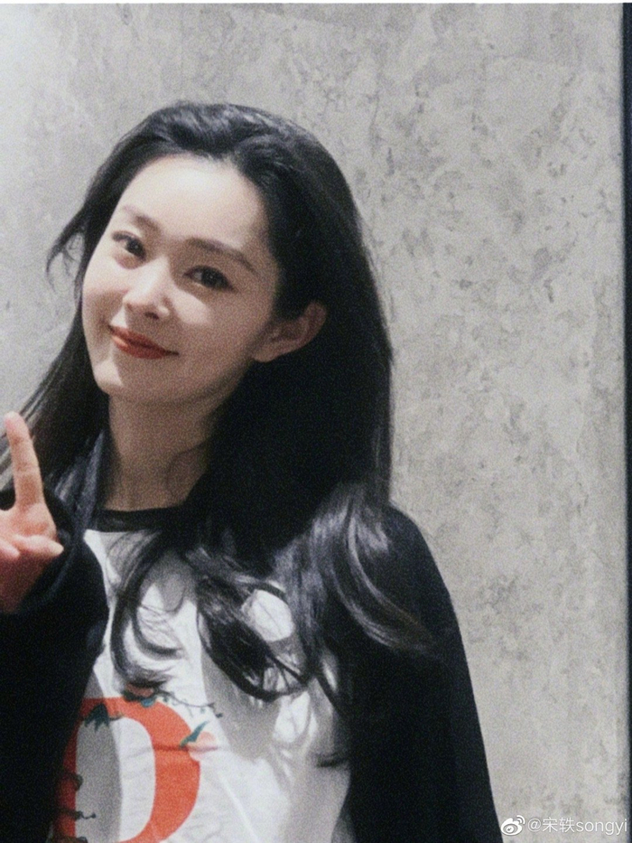 宋轶真换了头像 @宋轶songyi 真的很像美女小猫