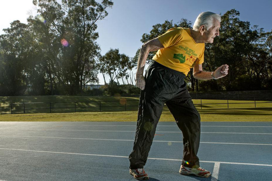 97岁老人的跑步坚持_高清图集_新浪网