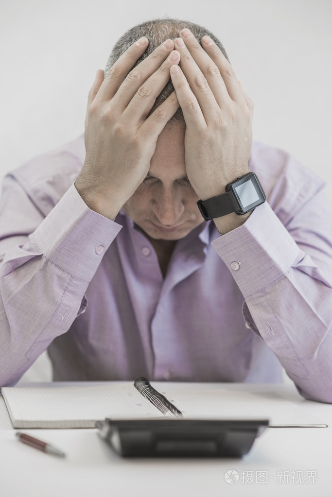 在工作周到或压力大商人