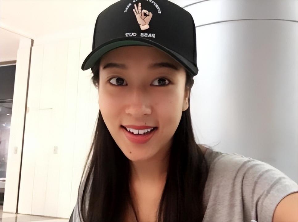 吉克隽逸素颜大变样,白了不止两个度,辣妹女王范全无满满素人感_皮肤