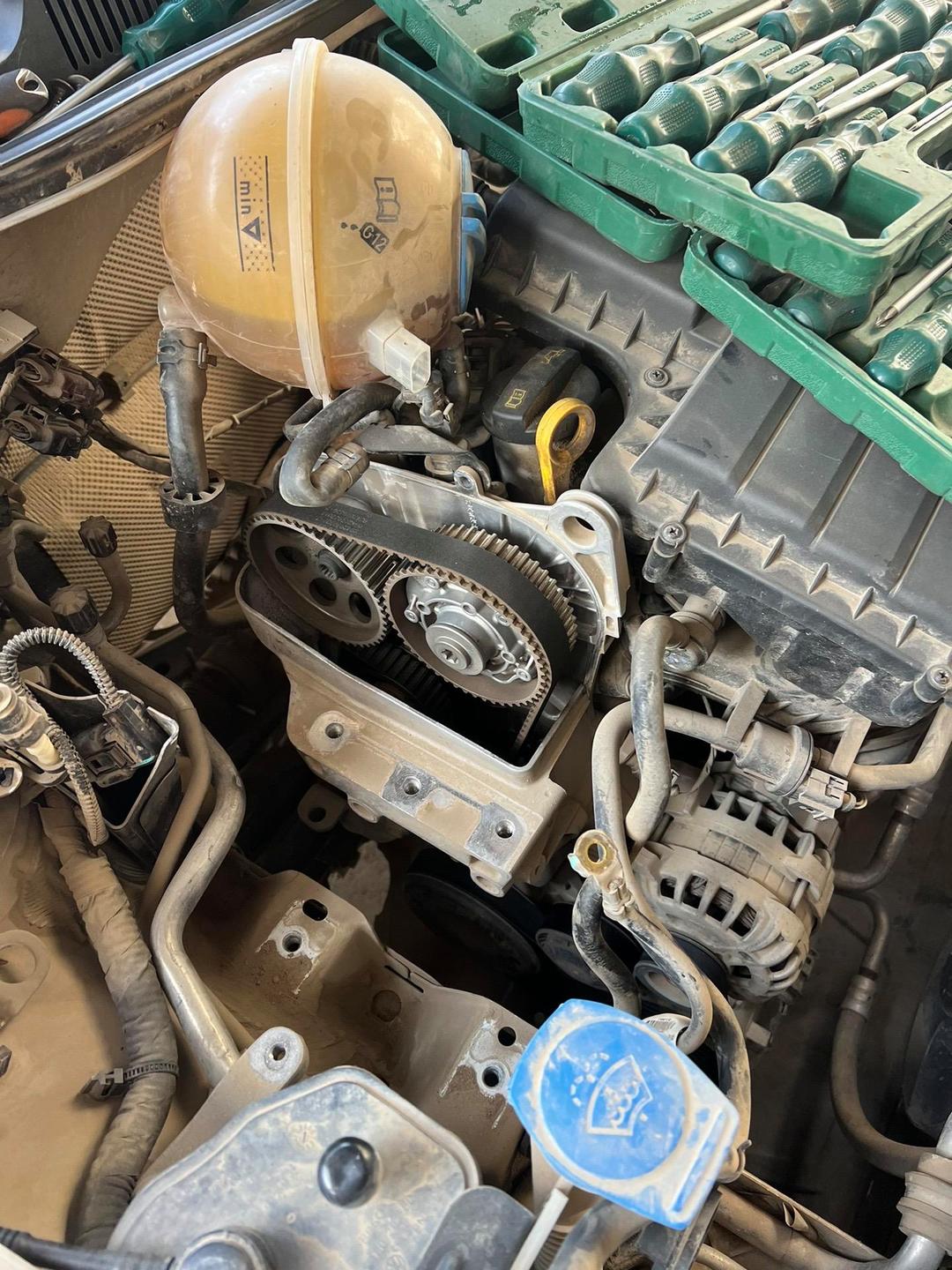 正时皮带装一套,记住每三年至五年,八万公里至十万公