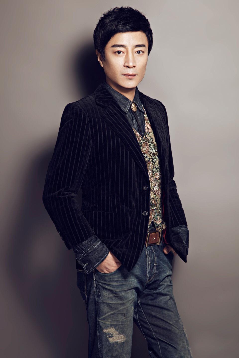 何中华(1969年3月7日-),出生于吉林磐石,中国内地男演员,导演.