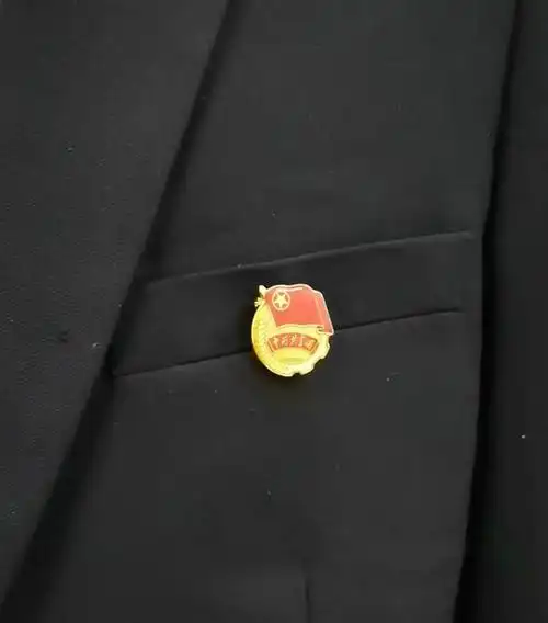 团徽的组成和意义(丢了可以自己买吗佩戴位置的内容)