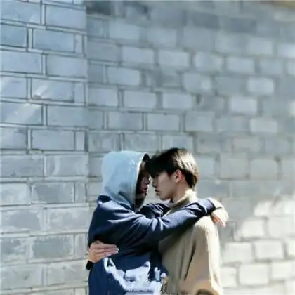 浪漫情侣拥抱头像图片