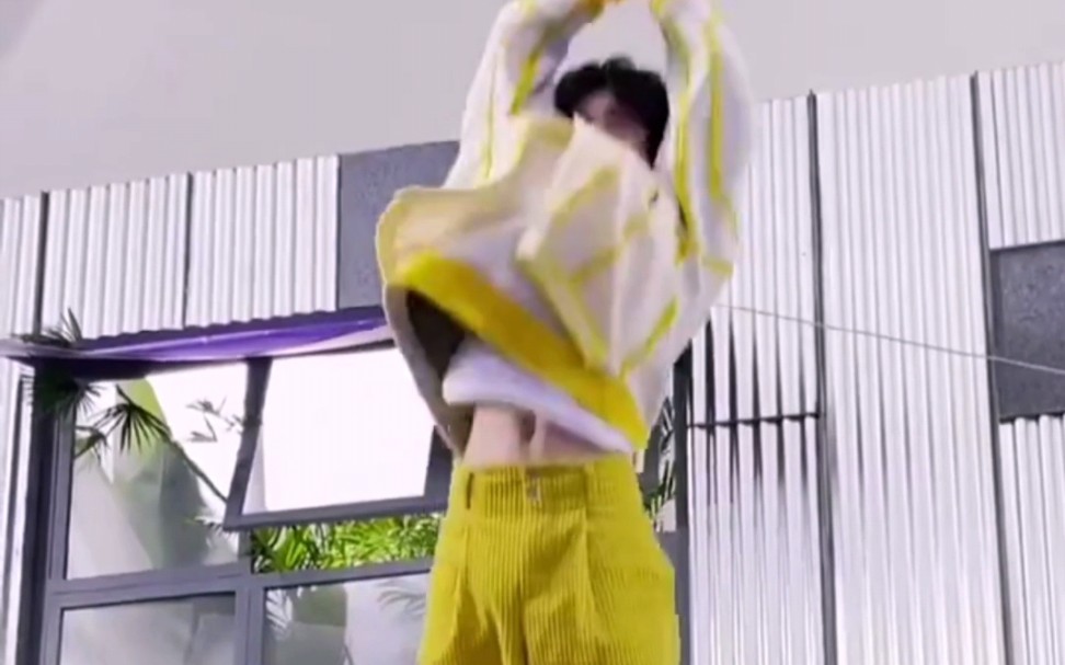 【宋亚轩/时代少年团】"救命啊啊啊看到宝贝腹肌了"