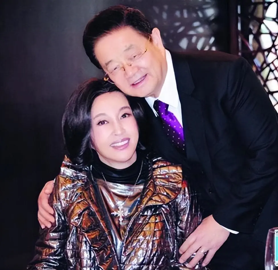 刘晓庆的三任前夫:甘当"人生跳板"却不抱怨,如今他们过得怎样_哪里拼