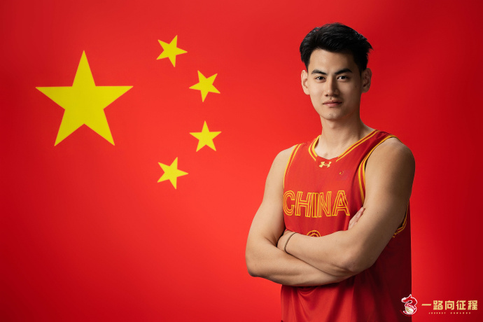 国旗下的官拍更带有仪式感,激励着中国三人篮球国家队的每个运动员!