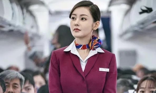 张天爱# 《中国机长》中张天爱饰演空姐,清纯可爱,成熟性感,又有一些