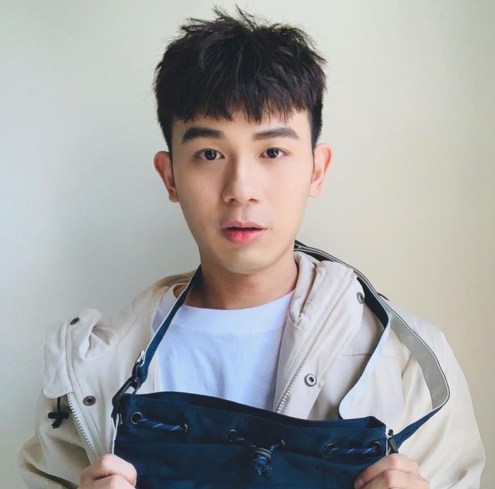 男士发型四周剃光的男生两边光发型阳光帅气