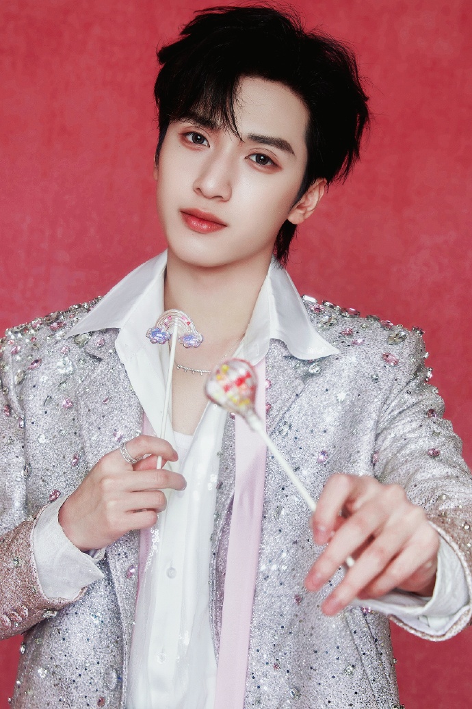 严浩翔湖南卫视春晚