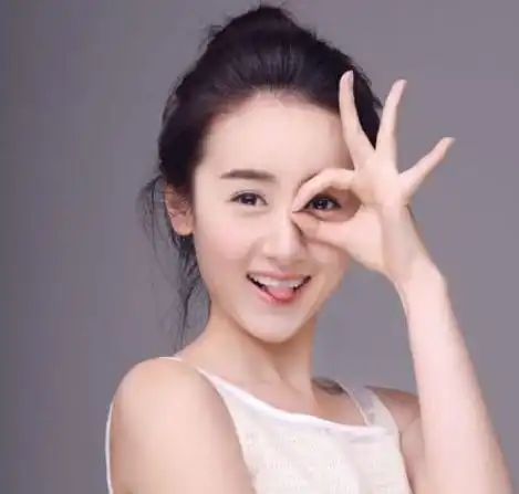 袁冰妍为什么很少露额头当撩起刘海的瞬间司凤顶不住了
