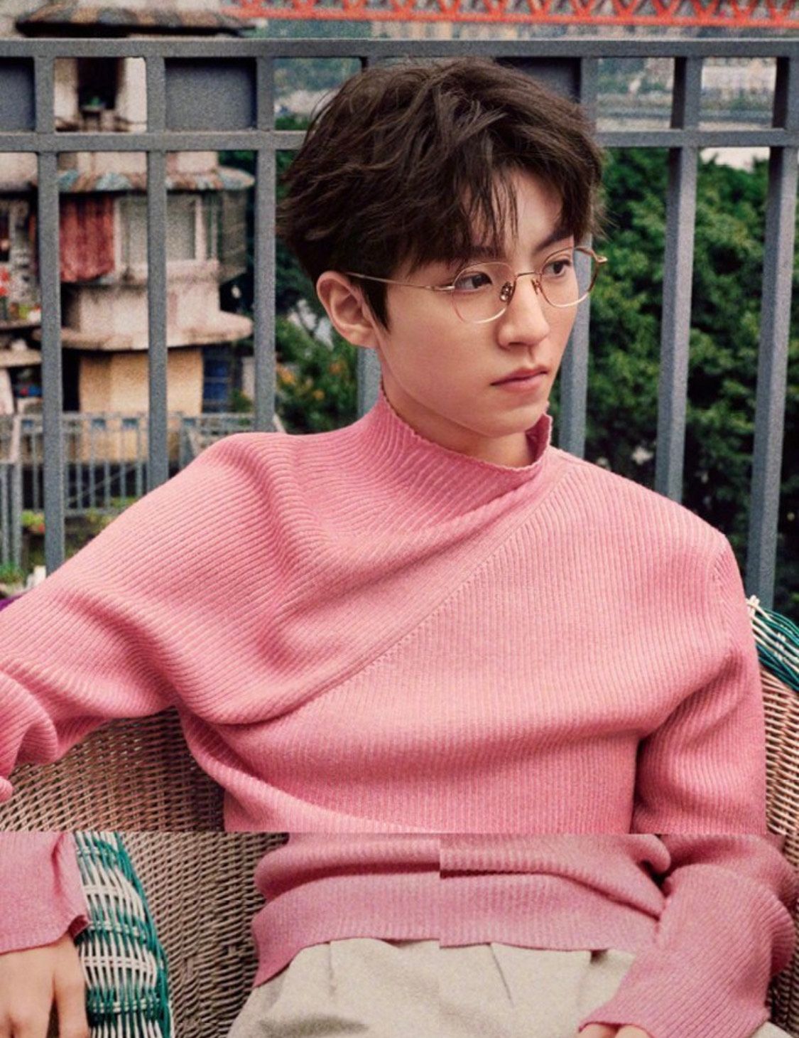 王俊凯粉色毛衣封面_高清图集_新浪网
