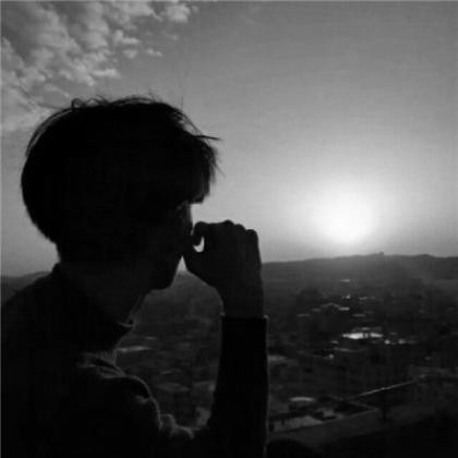 黑色系悲伤男生头像