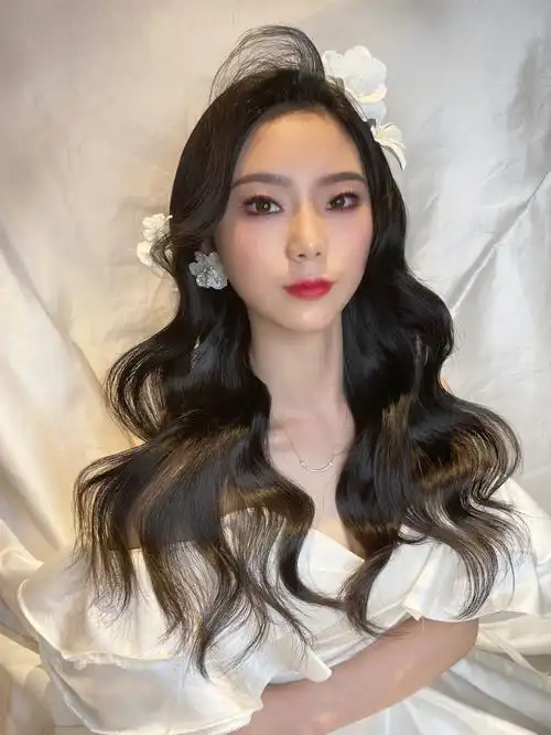 披发造型的美,估计长头发的女孩子都不会拒绝吧!