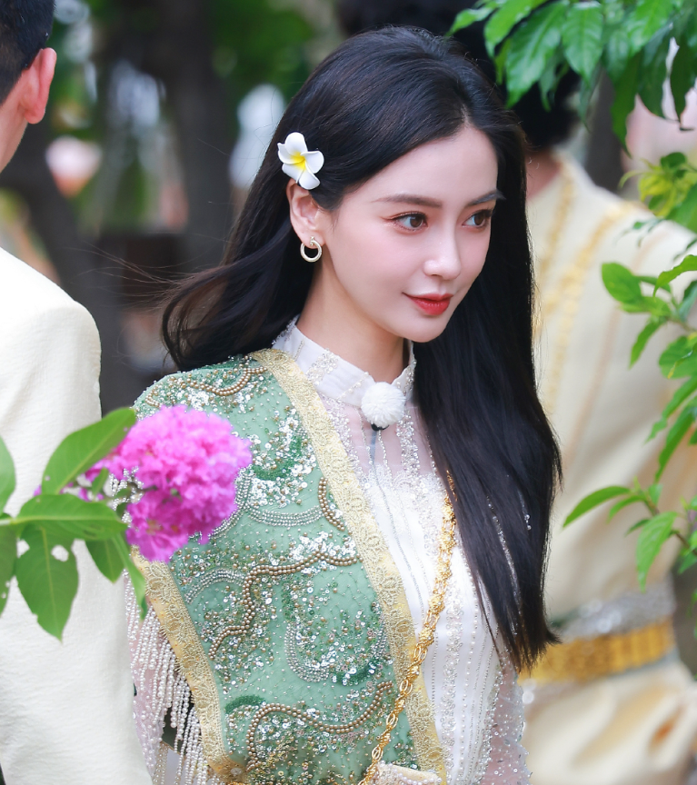 angelababy最新跑男泰国录制,造型美出新高度