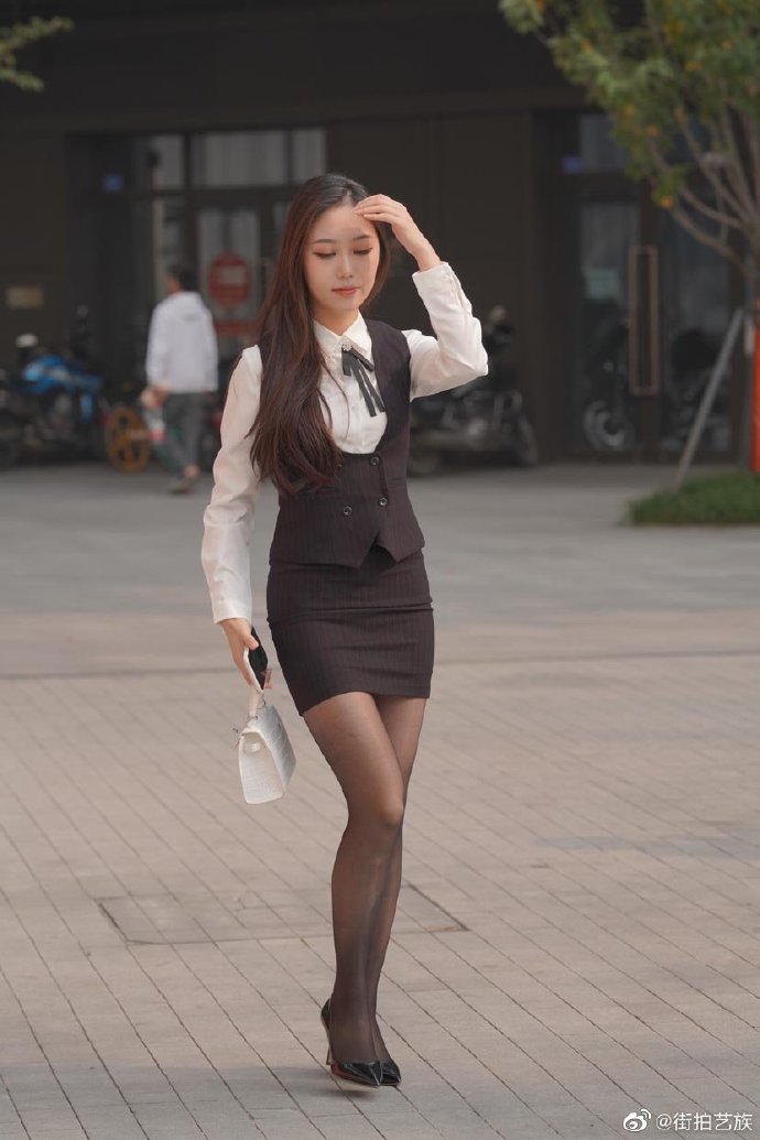 来自街拍艺族 - 微博