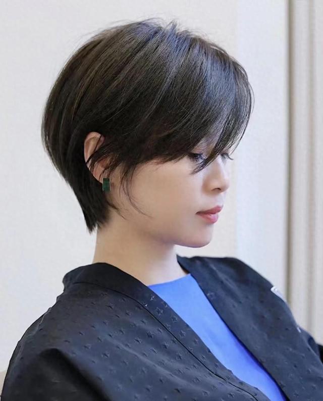 40-50岁女性必备:洋气短发大揭秘,焕发成熟风韵的发型新选择
