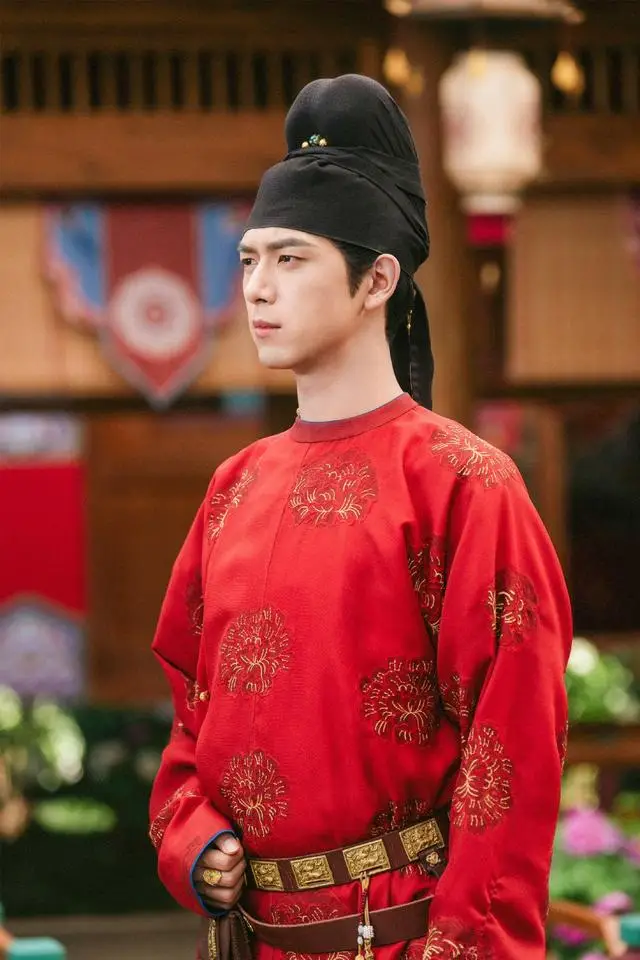 李现《国色芳华》古装造型:儒雅帅气,英姿勃勃