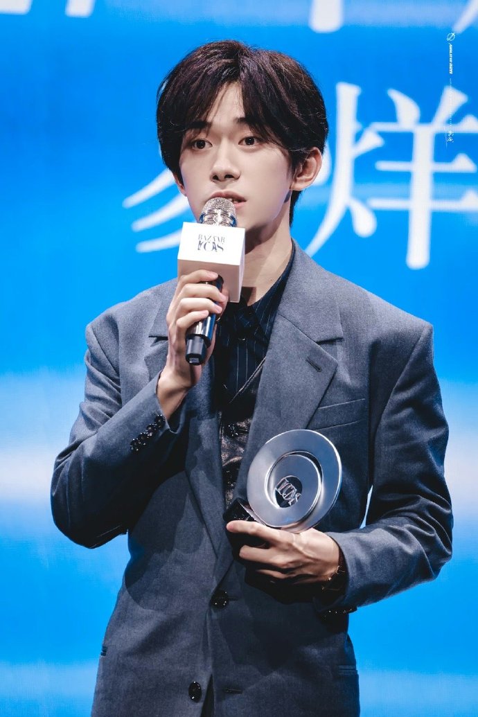 易烊千玺工作室出图了