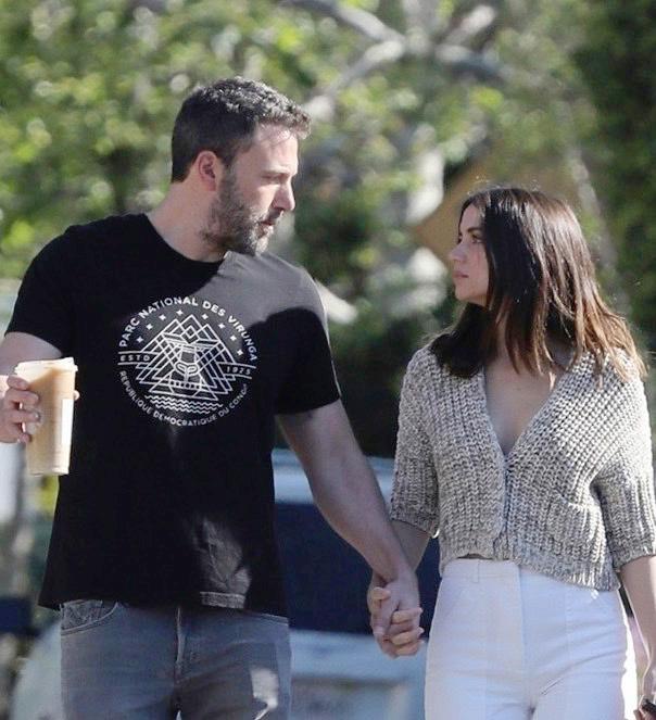 本·阿弗莱克和新女友大方约会!24cm的最萌身高差,实在太抢眼啦