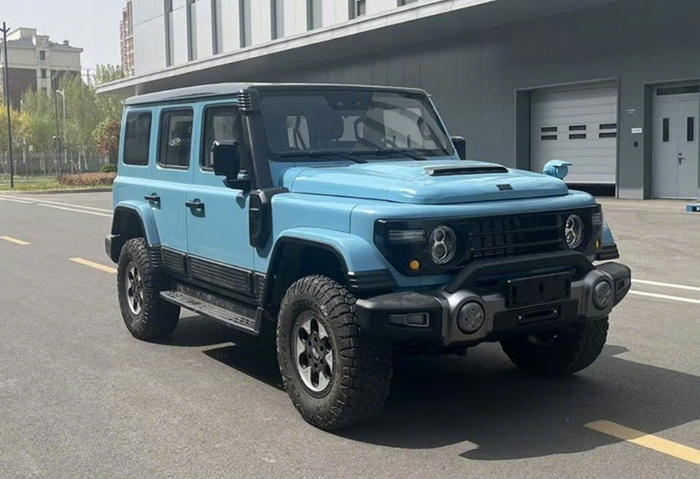 全新北汽制造212吉普车, 东安动力2.0t汽油机,你觉得咋样?