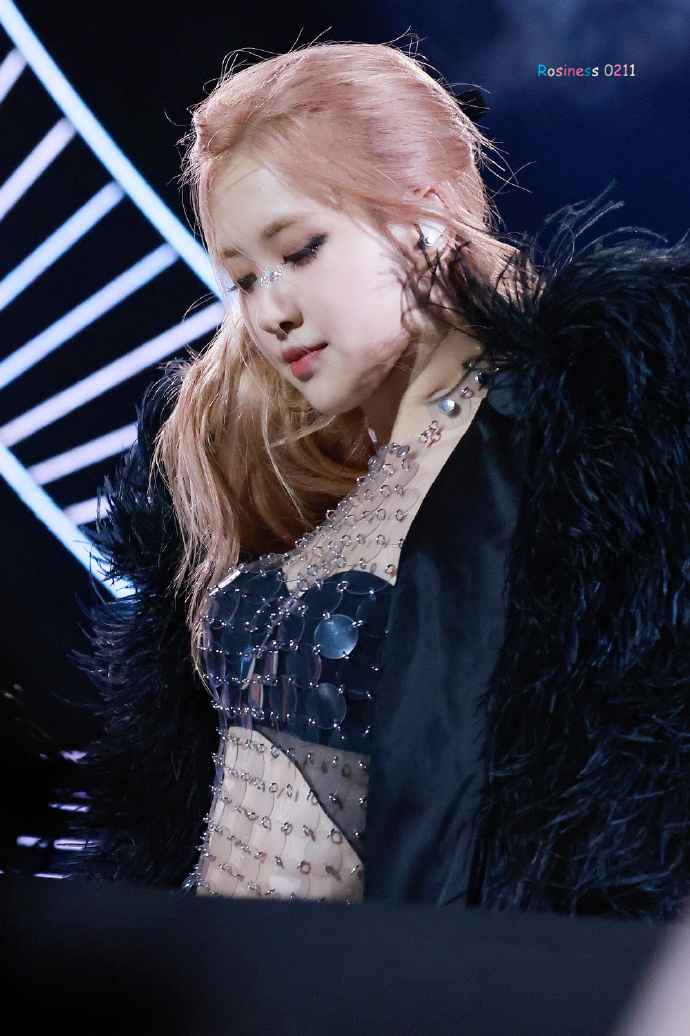 ros07[超话]##朴彩英科切拉##朴彩英眼妆好漂亮