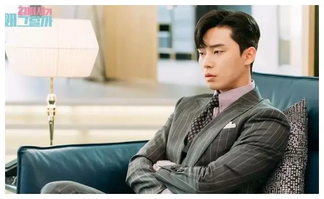 朴叙俊,韩国演艺圈中备受瞩目的男演员,以出色的外形