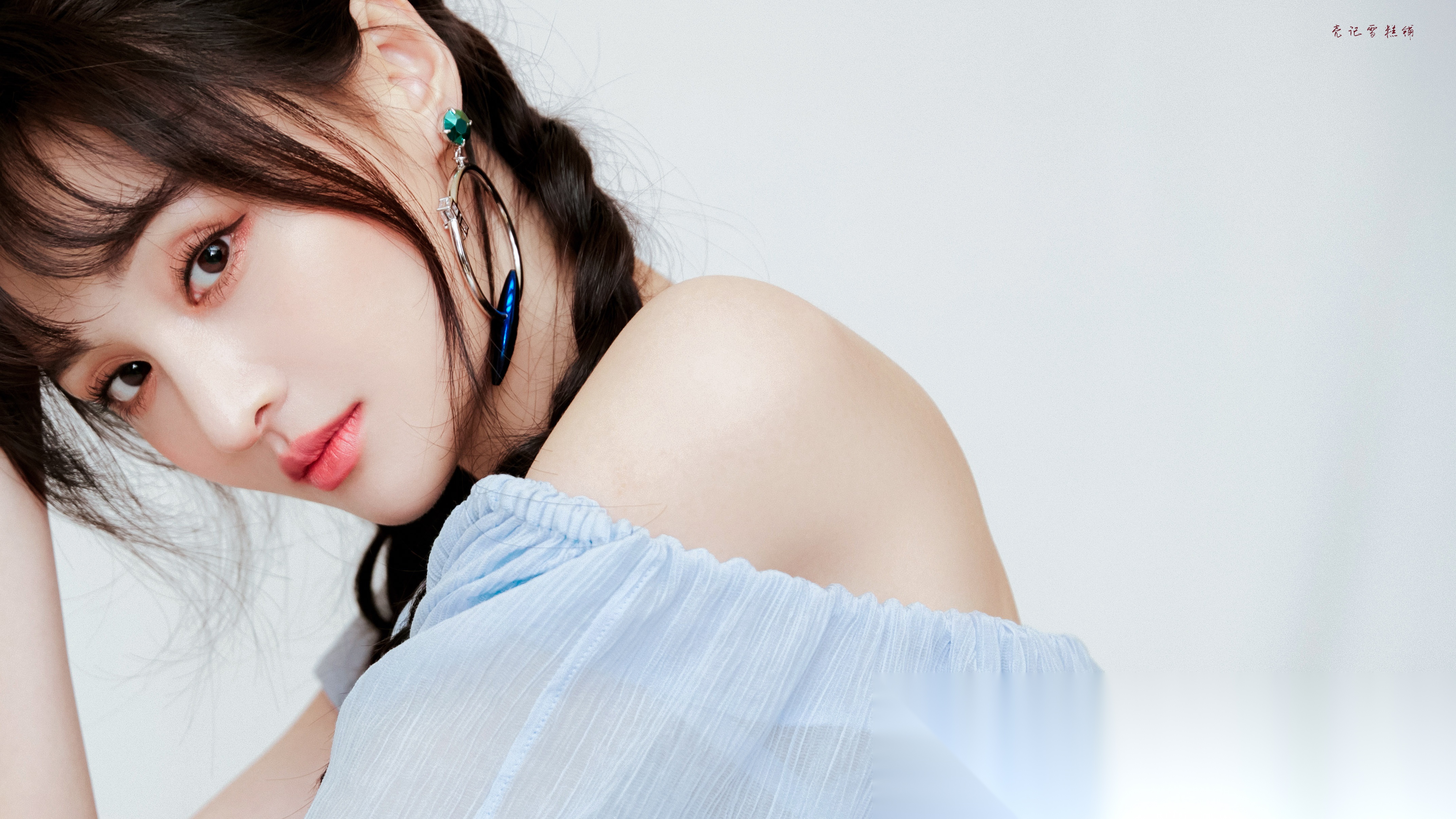 郑爽今日份的貌美营业,饭拍精修与生图,俏皮甜美是仙女啊!