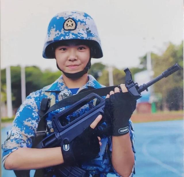 医学院高材生到海军通信女兵,这个姑娘有点飒