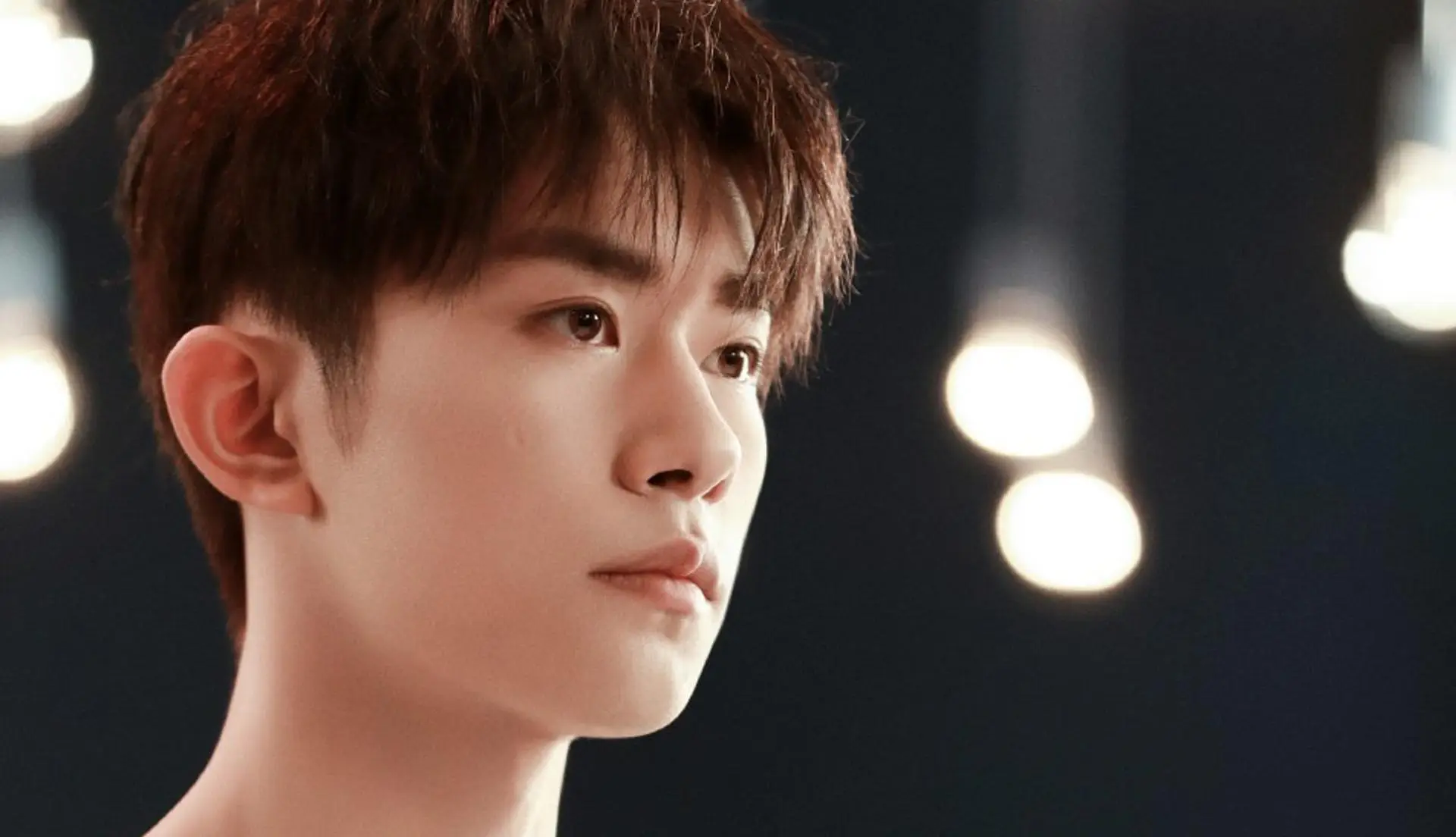 易烊千玺生图曝光,却被质疑太素人,背后原因让人意外_明星_吐槽_网友