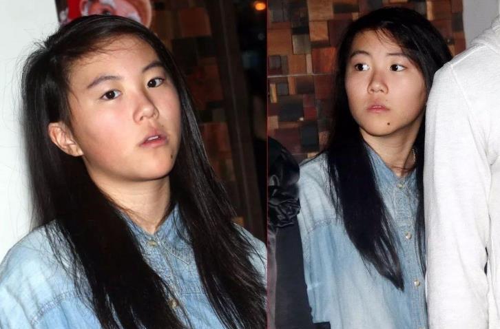 可窦靖童却做到了,她和两个妹妹相处很好,似乎有着这个年龄段不该有的