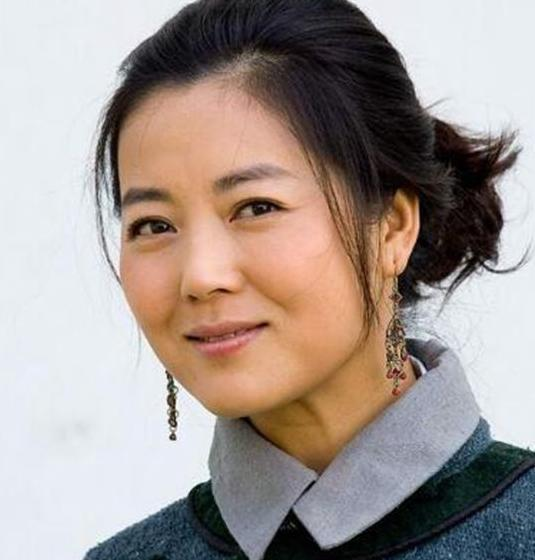 49岁王茜华近照流出透漏藏了8年的二婚老公被曝患过甲亢