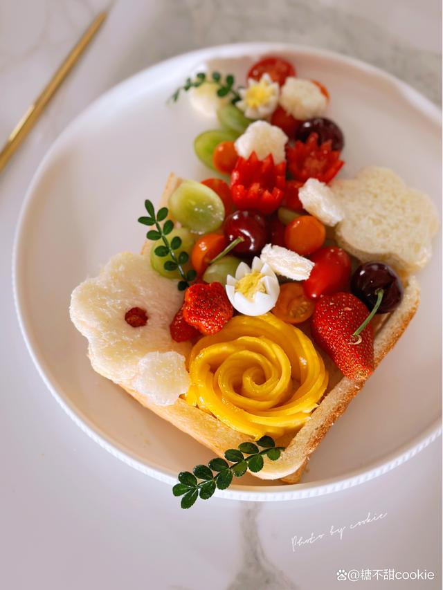 早餐:春日水果花花吐司浪漫摆盘