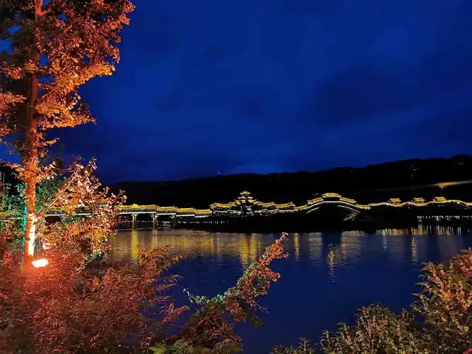 一口气串了好几个地方,假期快乐!#古城夜景 #大自然的鬼斧神 - 抖音