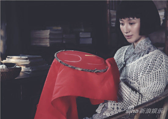 张萌绣党旗新浪娱乐讯 献礼建党90周年电视剧《开天辟地》正在中央一