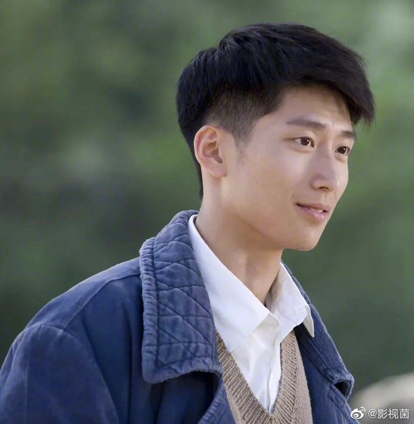 大家还记得九年前窦骁在电影《山楂树之恋》里饰演的老三一角吗