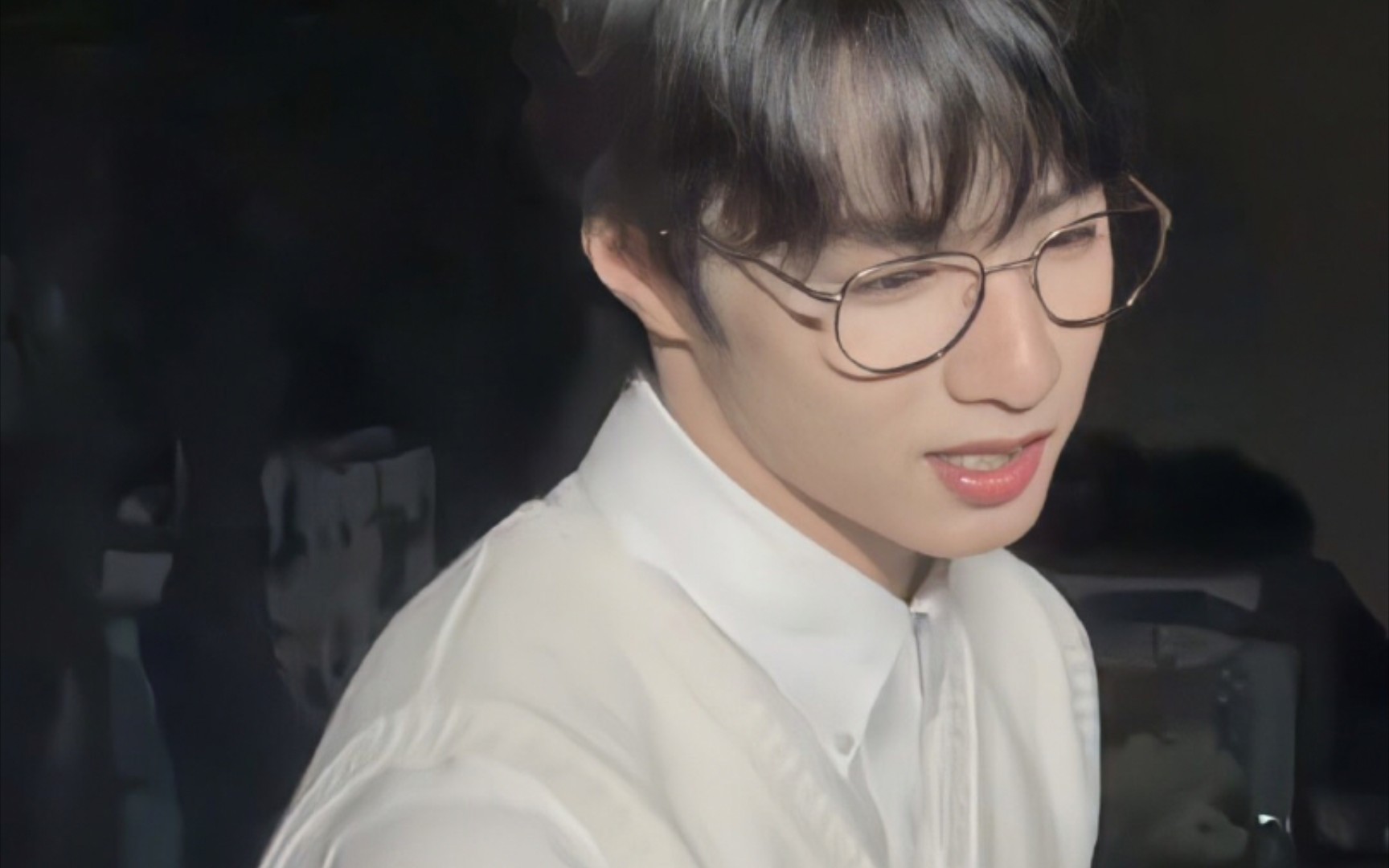 刘耀文|少年感 白衬衫 眼镜