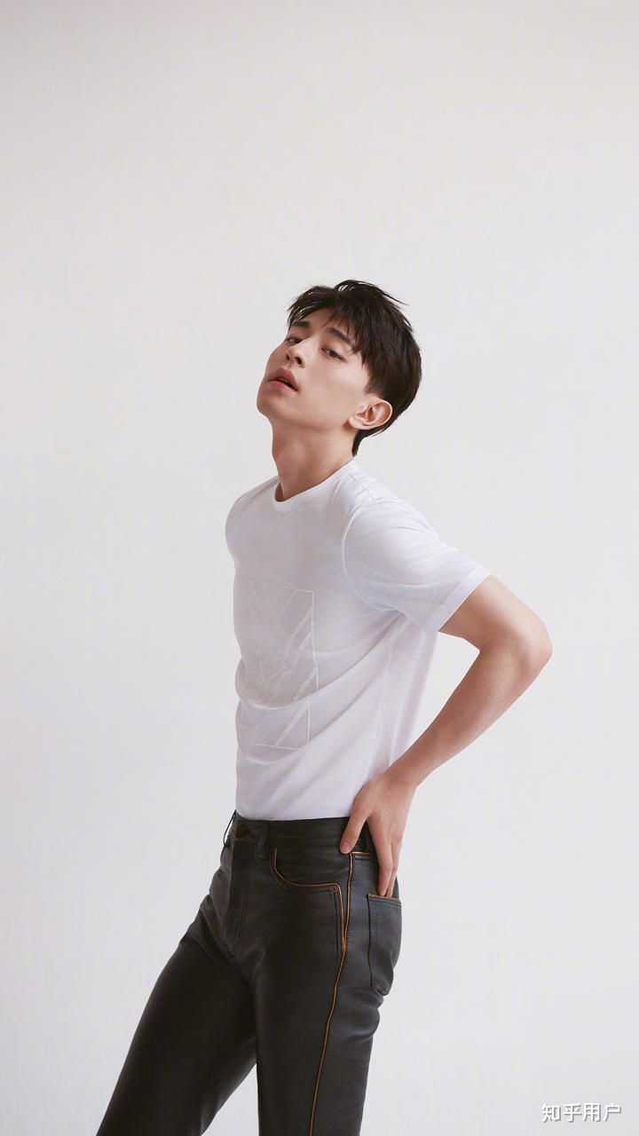 邓伦哪张图惊艳到了你?