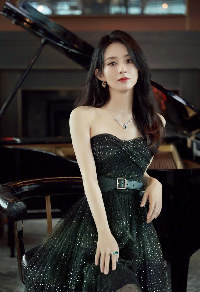 赵丽颖抹胸裙性感写真图片