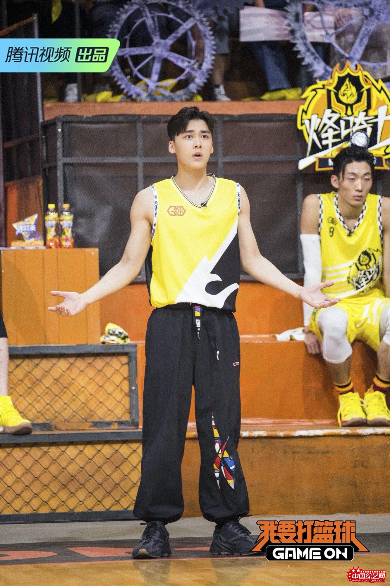 《我要打篮球》半决赛拼爆手感李易峰邓伦穿球衣实力应援!