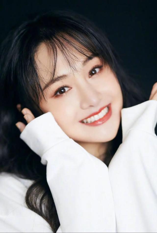 影视明星郑爽写真合集:清新脱俗,美丽动人!