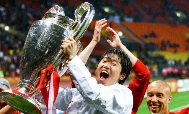 在个人荣誉上朴智星比前辈还要更加厉害,在联赛冠军的基础上再进一步