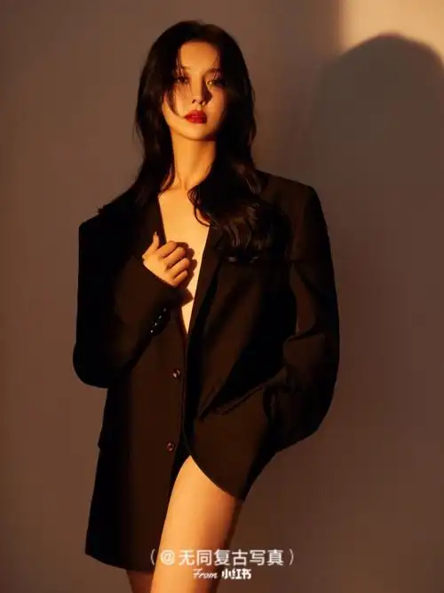 暗调光影写真自带高级气场的女明星