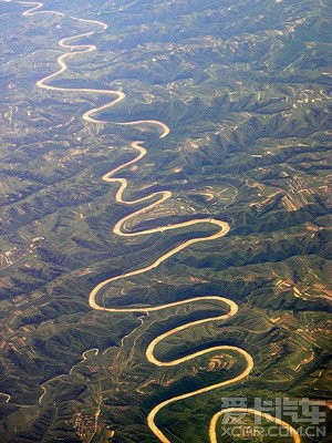 > 九曲黄河十八弯 半碗河水半碗沙