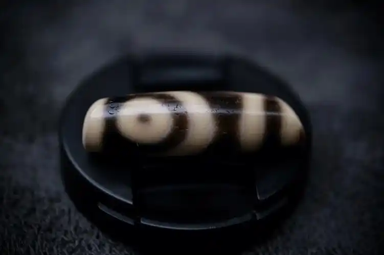 西藏千年至纯老天珠