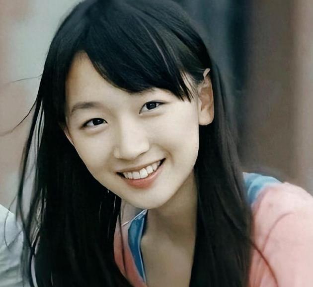 为什么有人说周冬雨长得丑?看她18岁时的旧照就知道了