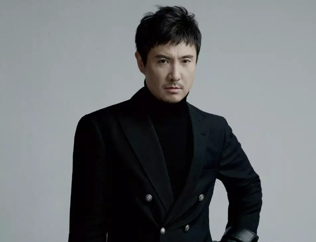 沈腾颜值回春,时尚大片风格撞款6年前的夺冠小品:终于有野心了